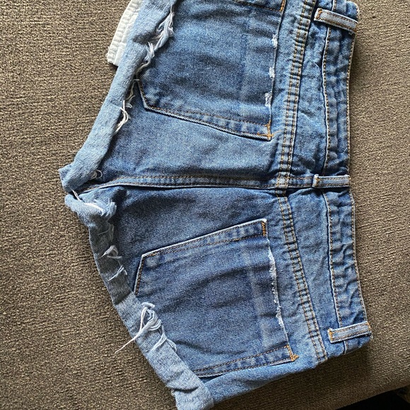 Blue jean Shorts size medium in juniors. - Picture 2 of 4